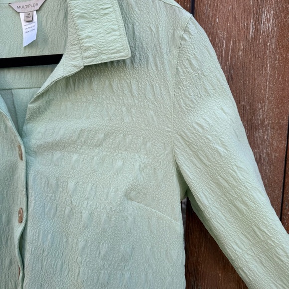 MULTIPLES Women’s Light Green Textured Button Down Tunic Top Shirt Size Medium - Picture 7 of 11